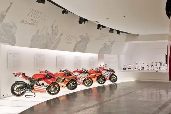 Fabrica y museo Ducati